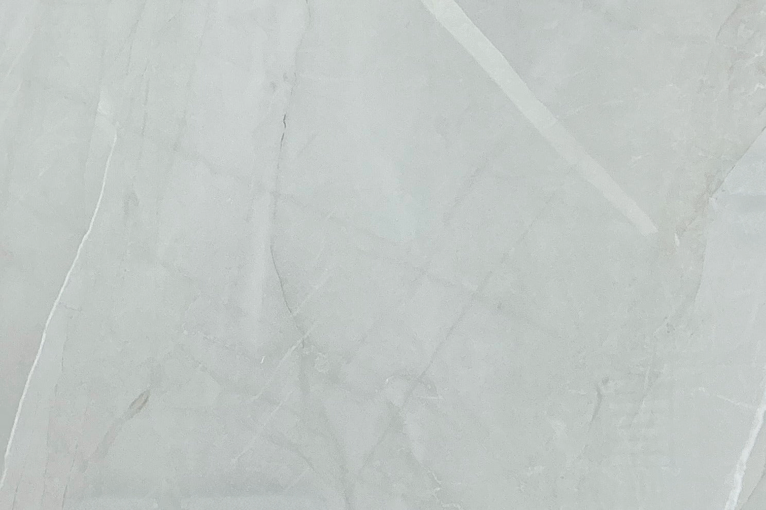 Amaretto Silver Glossy Tile 24×24, full view