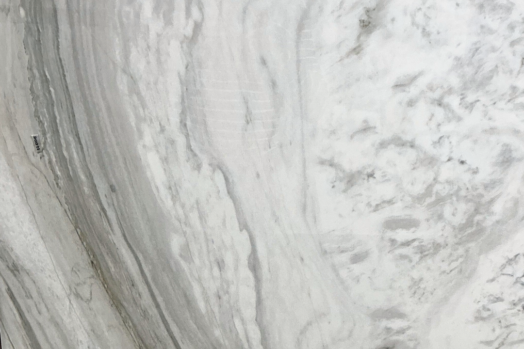 Carol Onyx, 32×64, tile, full view